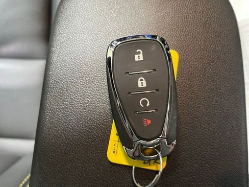 Used 2025 Chevrolet Trax ACTIV w/ Sunroof Package image 28