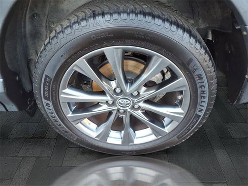 Used 2018 Toyota RAV4 Limited image 10