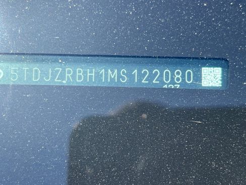Used 2021 Toyota Highlander XSE AWD/4WD image 3