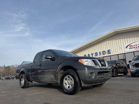 Used 2017 Nissan Frontier S image 2