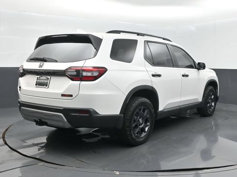 Certified 2025 Honda Pilot TrailSport image 7