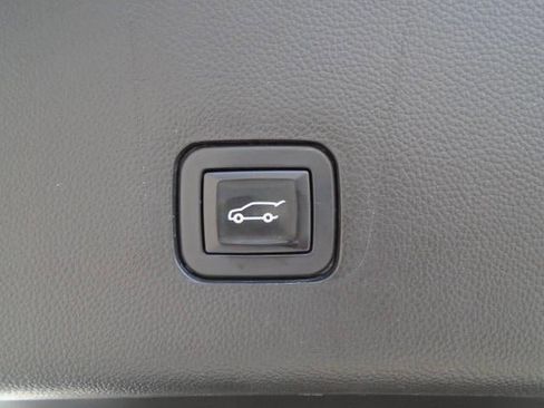 Used 2019 Chevrolet Traverse LT w/ LT Premium Package AWD/4WD image 29