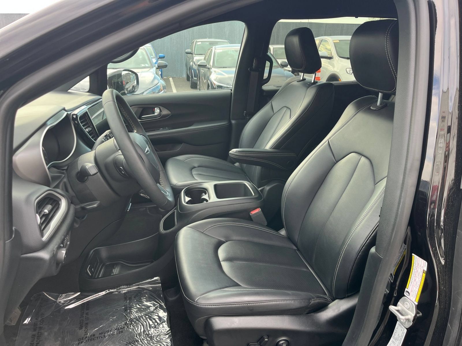 Used 2025 Chrysler Pacifica Select FWD image 38