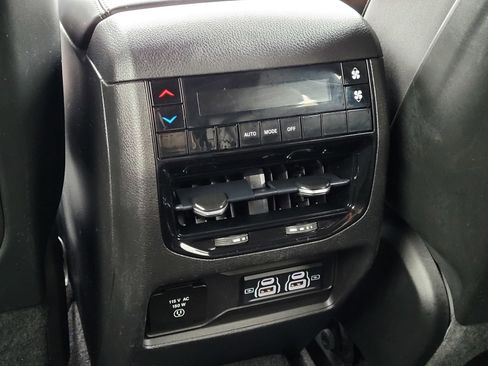 Used 2022 Jeep Grand Cherokee L Laredo image 16