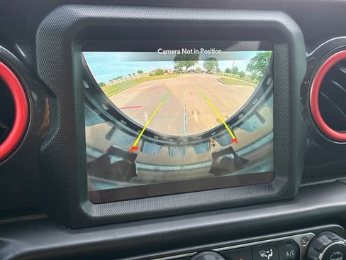 Used 2022 Jeep Wrangler Unlimited Sahara AWD/4WD image 25