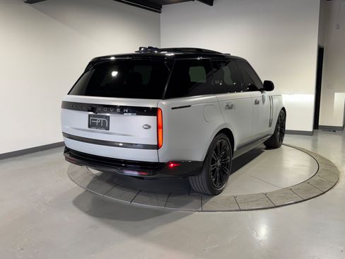 Used 2023 Land Rover Range Rover SE AWD/4WD image 9