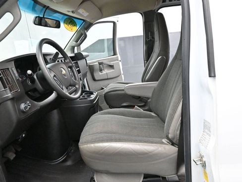 Used 2022 Chevrolet Express 2500 w/ Driver Convenience Package image 15
