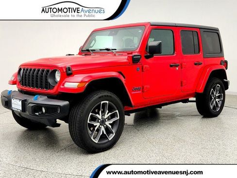 Used 2024 Jeep Wrangler Unlimited w/ Convenience Group AWD/4WD image 1