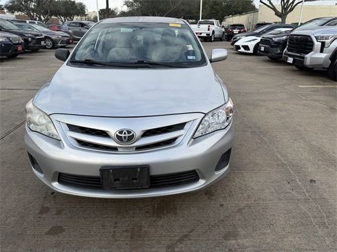 Used 2011 Toyota Corolla LE image 2