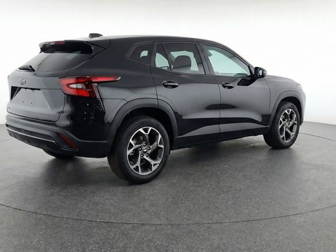 Used 2025 Chevrolet Trax LT w/ LT Convenience Package image 9