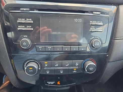 Used 2017 Nissan Rogue S AWD/4WD image 22