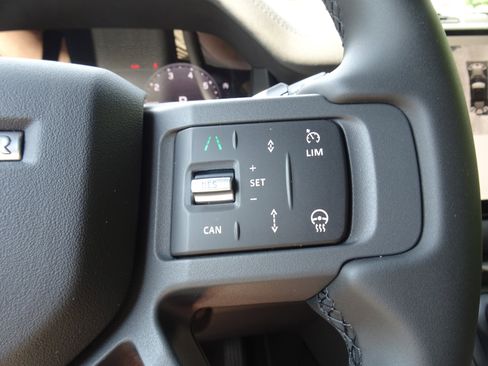 New 2025 Land Rover Defender 110 S image 29