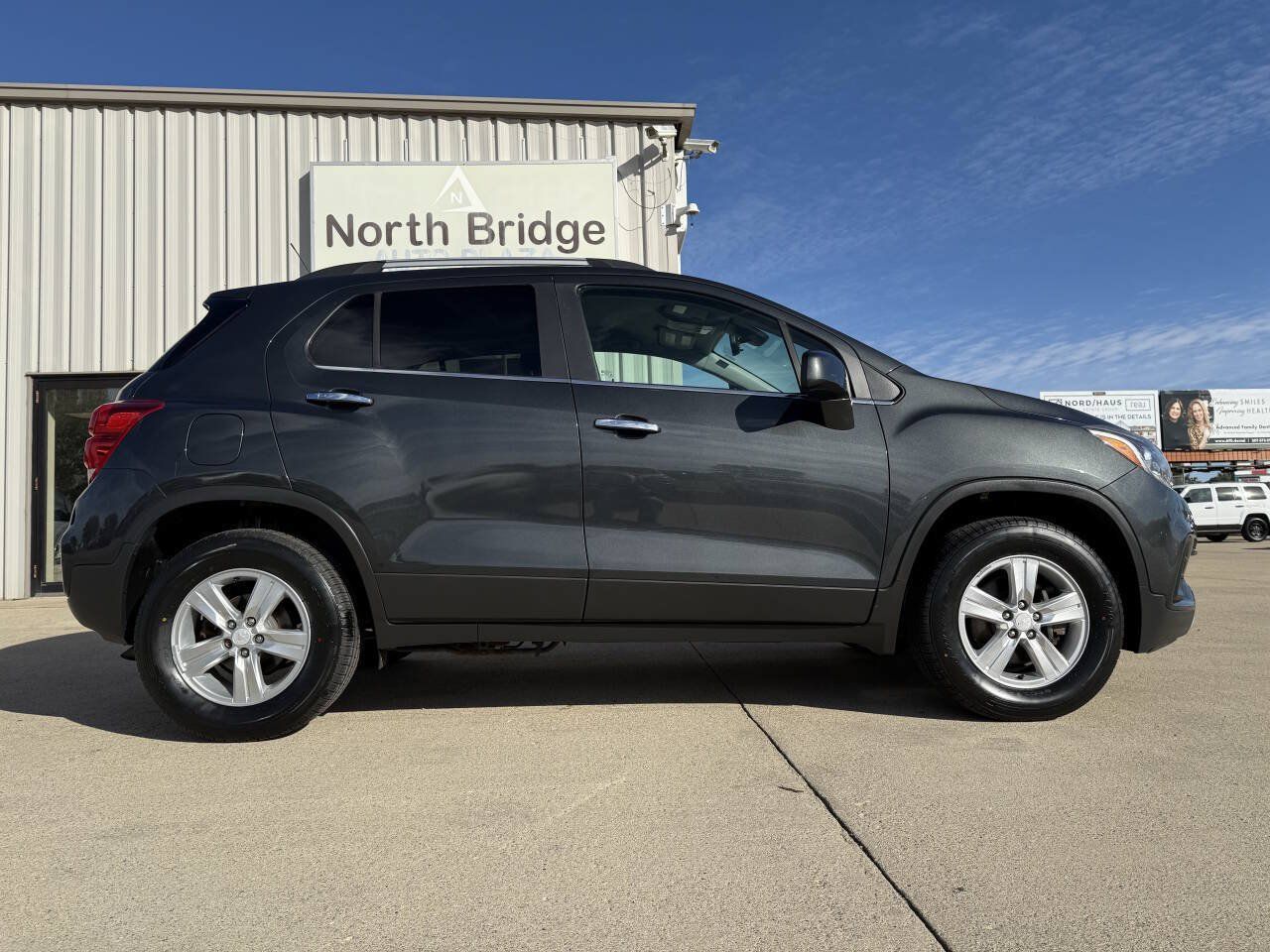 Used 2017 Chevrolet Trax LT w/ Driver Confidence Package AWD/4WD image 24