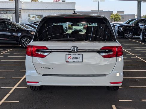 Used 2024 Honda Odyssey EX-L image 3