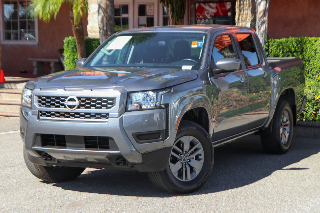 Used 2025 Nissan Frontier SV AWD/4WD image 4