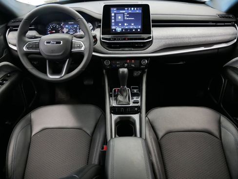 Certified 2025 Jeep Compass Latitude image 17