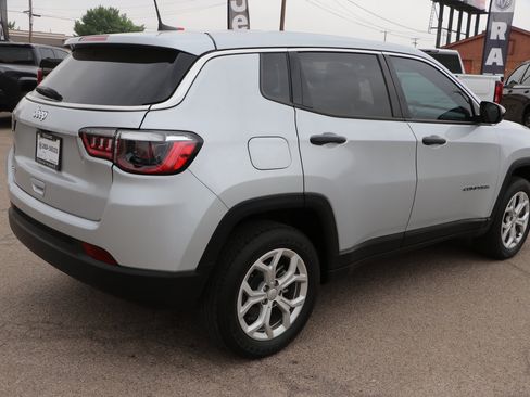 Used 2024 Jeep Compass Sport AWD/4WD image 7