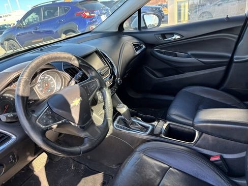 Used 2017 Chevrolet Cruze Premier image 3