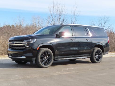 Used 2022 Chevrolet Suburban LT w/ LT Signature Package image 6