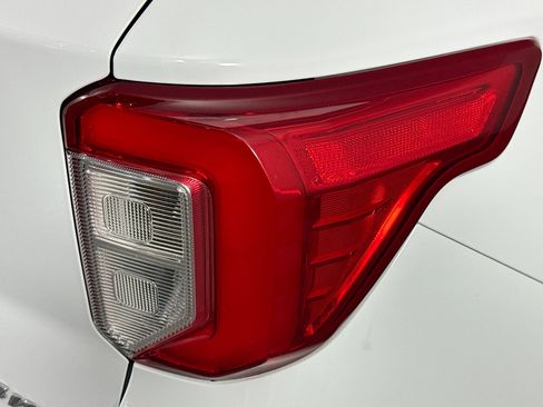 Used 2023 Ford Explorer XLT w/ Equipment Group 202A AWD/4WD image 33