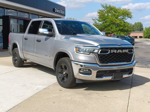 Used 2025 RAM 1500 Big Horn AWD/4WD image 3
