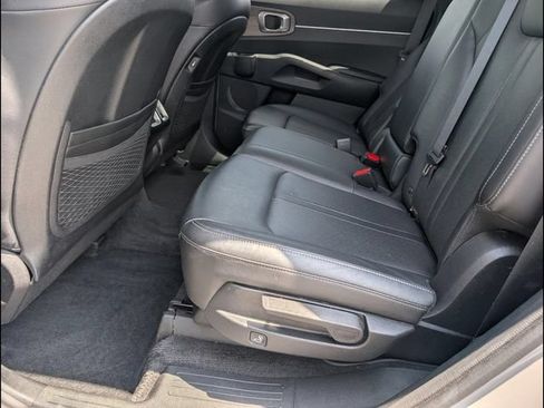 Used 2022 Kia Sorento S w/ Panoramic Sunroof Package AWD/4WD image 10