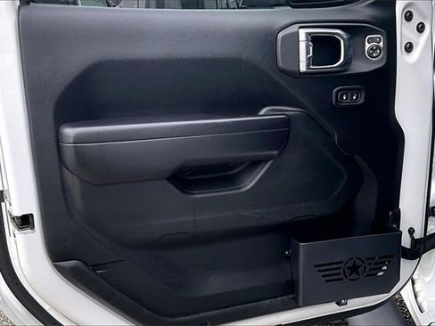 Used 2021 Jeep Gladiator Sport image 23