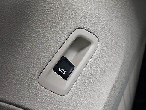 New 2025 Volkswagen Atlas SEL image 17