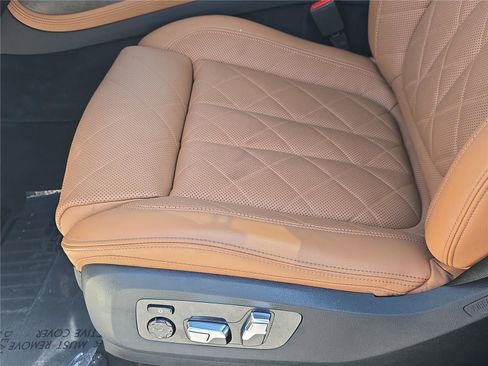 Certified 2023 BMW X7 xDrive40i w/ Executive Package image 16