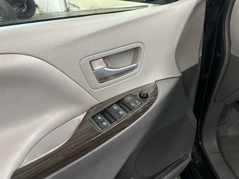 Used 2019 Toyota Sienna XLE FWD image 26