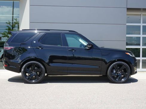 New 2025 Land Rover Discovery Dynamic SE image 7