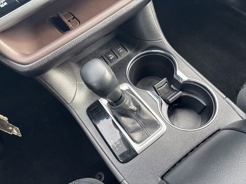 Used 2019 Toyota Highlander LE image 36