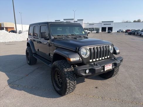 Used 2021 Jeep Wrangler Unlimited Sahara image 8