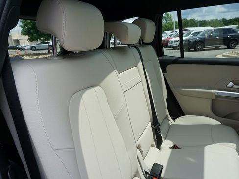 Used 2025 Mercedes-Benz GLB 250 image 60