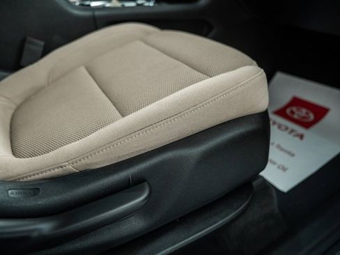 Used 2023 Chevrolet Traverse LS image 30