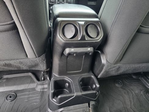 Used 2020 Jeep Wrangler Unlimited Sport image 17