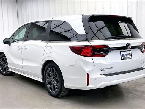 Certified 2025 Honda Odyssey Touring image 11