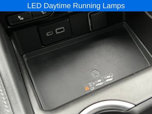 Used 2021 Chevrolet Suburban Z71 w/ Z71 Signature Package image 35