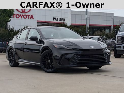 Used 2025 Toyota Camry SE FWD image 2