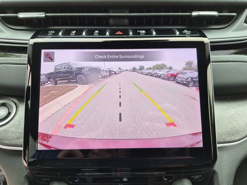 Used 2022 Jeep Grand Cherokee L Limited AWD/4WD image 26