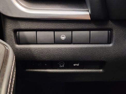 Used 2025 Nissan Rogue SV w/ SV Premium Package FWD image 28