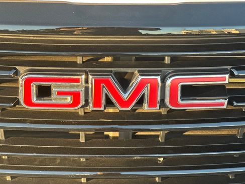 Used 2024 GMC Terrain SLE w/ Elevation Edition image 38