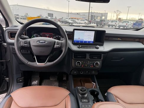 Used 2023 Ford Maverick Lariat w/ Lariat Luxury Package image 2