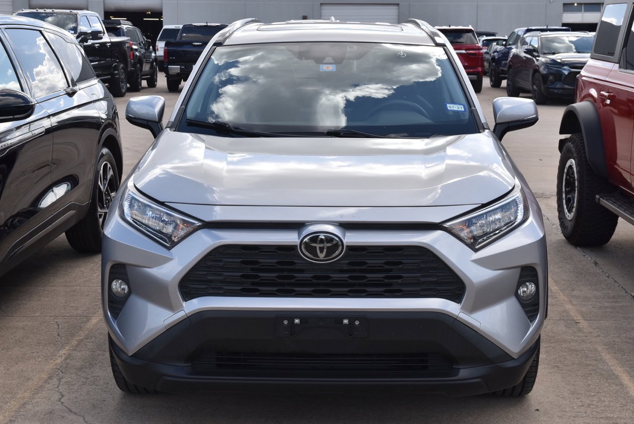Used 2020 Toyota RAV4 XLE Premium AWD/4WD image 3