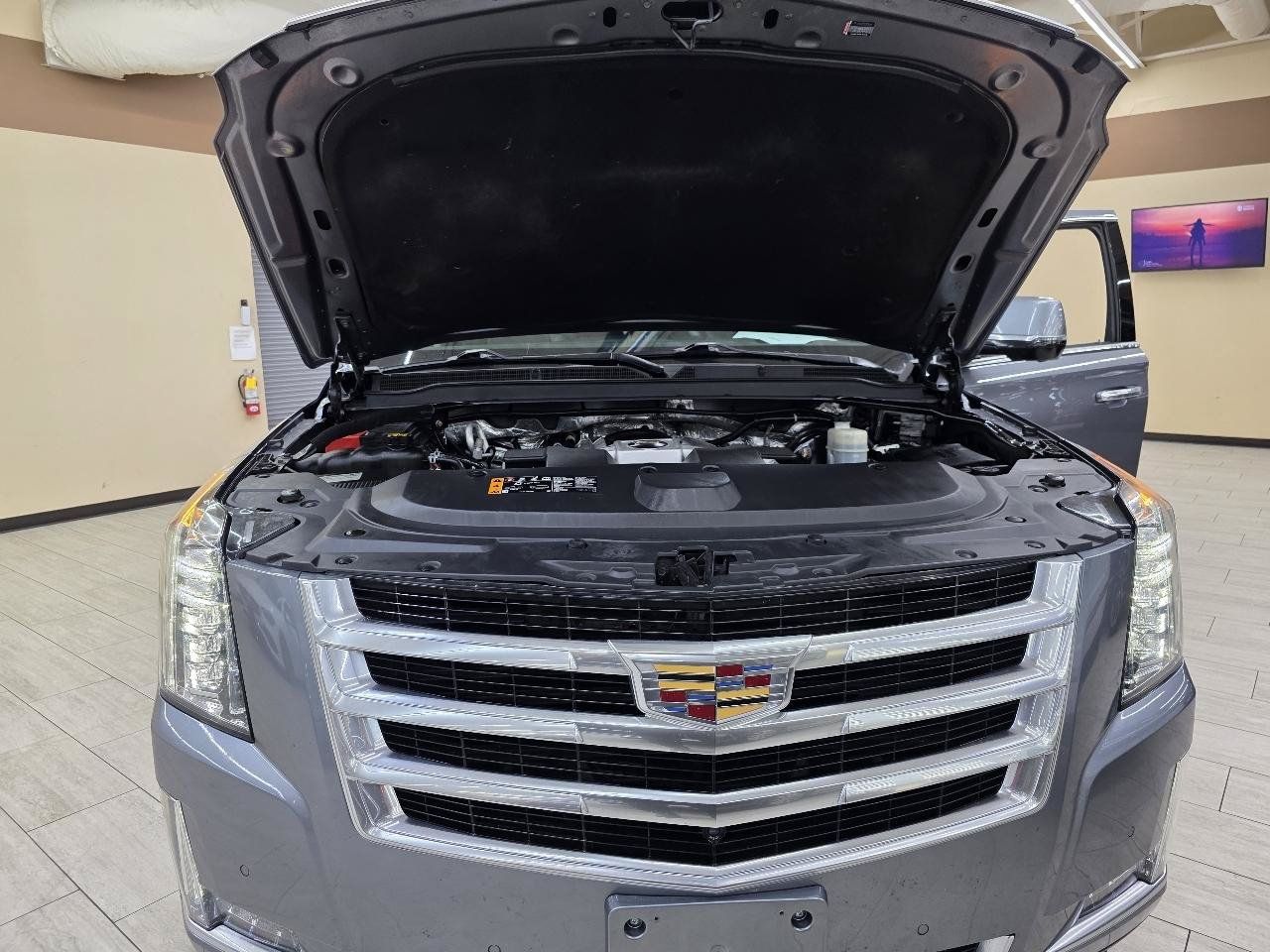 Used 2018 Cadillac Escalade ESV Luxury RWD image 48