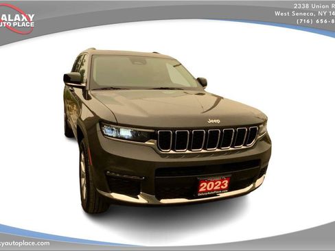 Used 2023 Jeep Grand Cherokee L Limited AWD/4WD image 3