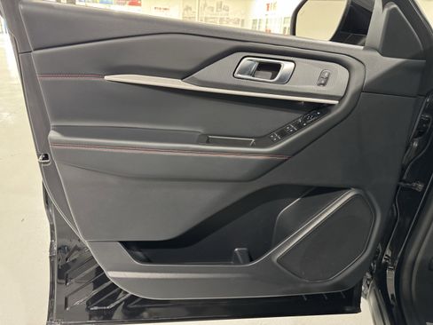 Used 2025 Ford Explorer ST-Line w/ ST-Line Street Pack image 24