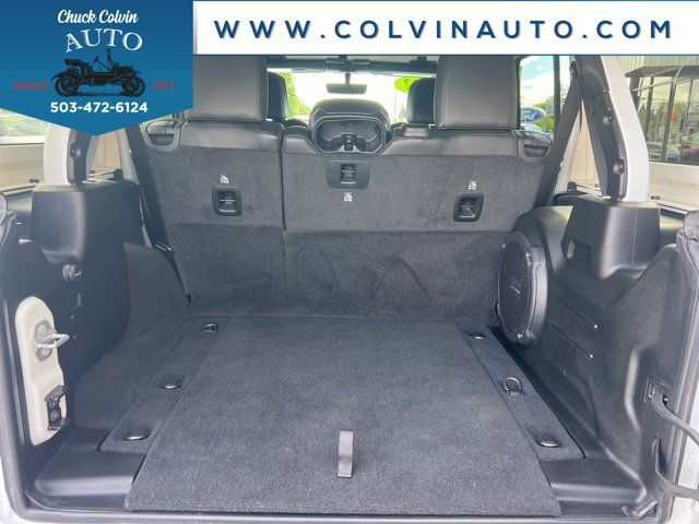 Used 2022 Jeep Wrangler Unlimited Sahara AWD/4WD image 28