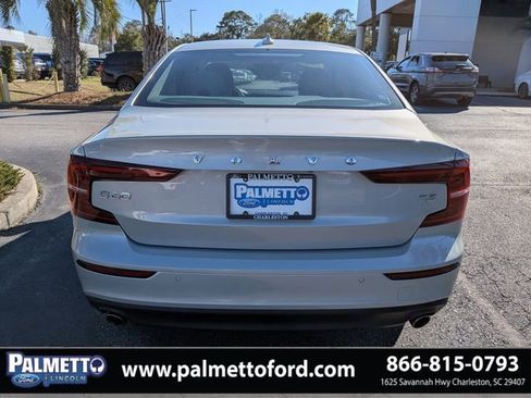 Used 2020 Volvo S60 T5 Momentum w/ Protection Package image 4