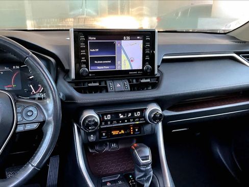 Used 2019 Toyota RAV4 Limited w/ Cold Weather Package FWD image 7